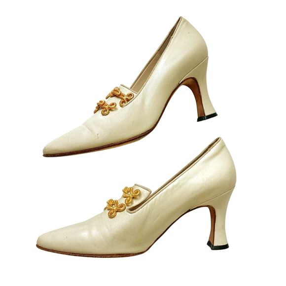 Bally Ivory Leather Chain Pumps — Vintage Milan, Quiet Luxury, Fall Runway | 90s - Picture 5 of 16